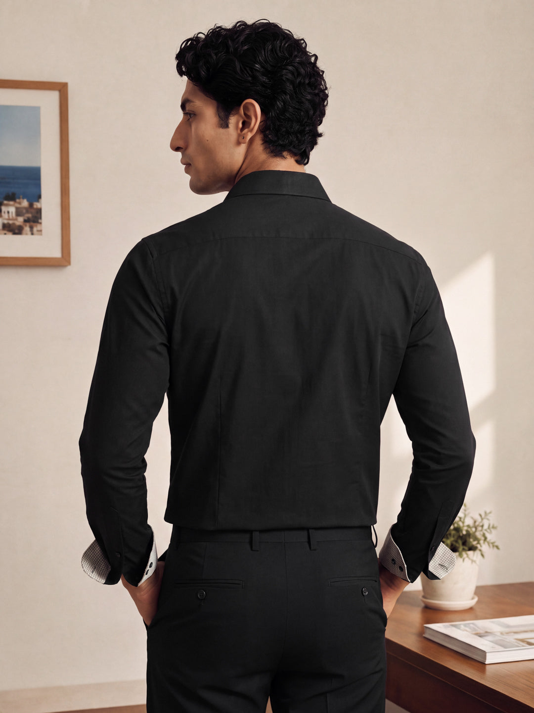 Black hounds shirt